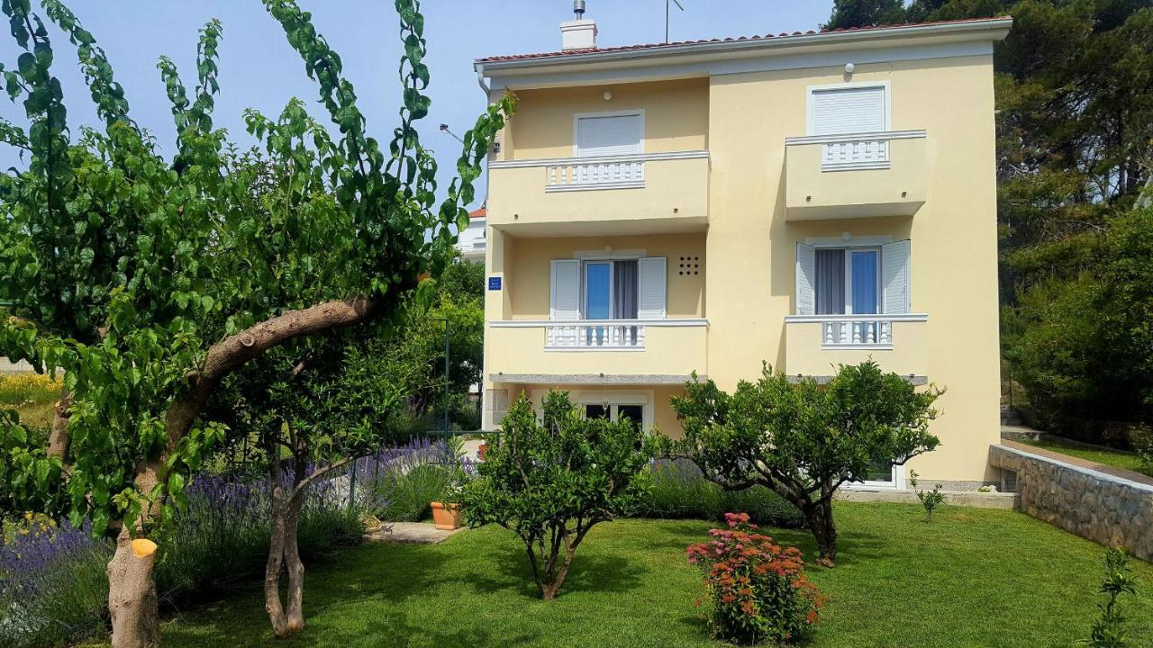 Apartments With A Parking Space Rab - 12383 Banjol エクステリア 写真