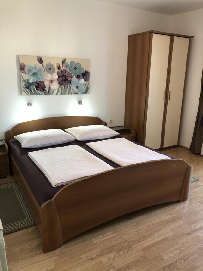 Apartments With A Parking Space Rab - 12383 Banjol エクステリア 写真